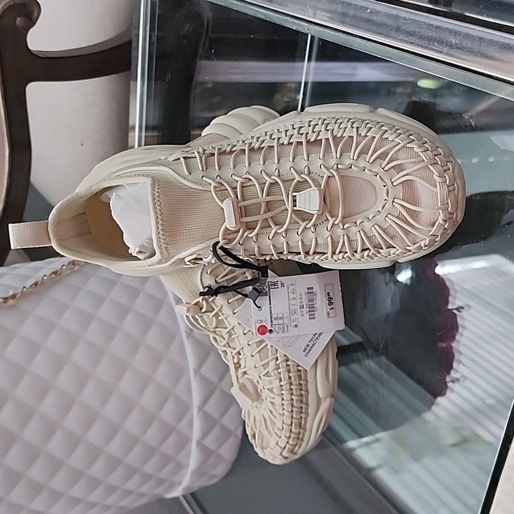ZARA - NEW TECHNICAL BEIGE SNEAKER